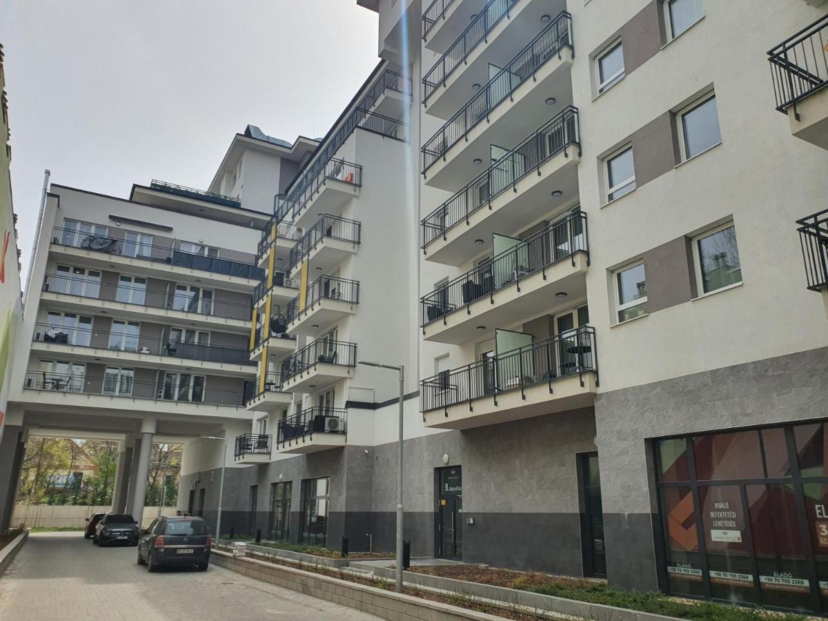 Park West Apartment - Free Parking بودابست المظهر الخارجي الصورة